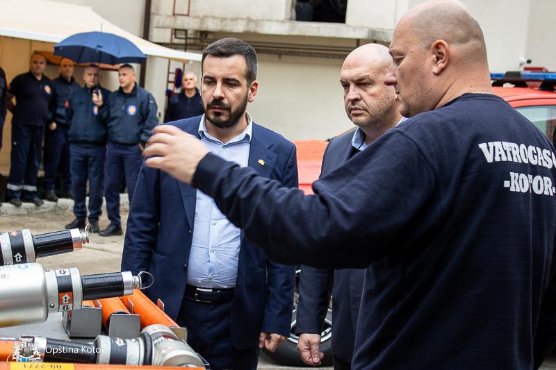 KOTORSKI VATROGASCI DOBILI VRIJEDNA VOZILA...